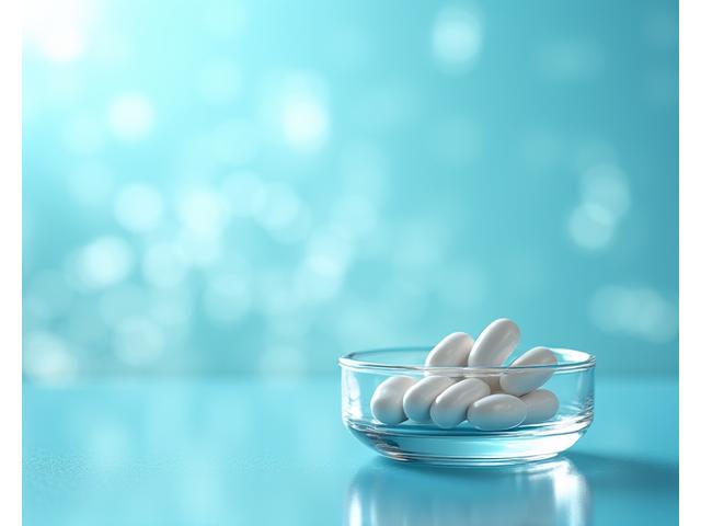 Diverse capsule di probiotici in una provetta di vetro con uno sfondo che suggerisce l'intestino, enfatizzando ceppi specifici e stabilità.